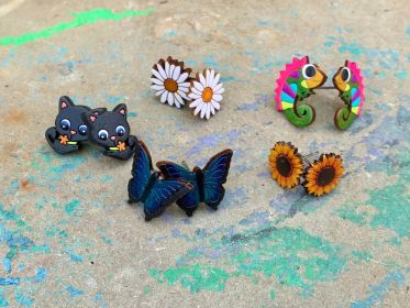 Gourd Post Earrings (Style: Butterfly)